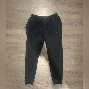 Nike Tech Fleece Joggers - Men’s Medium